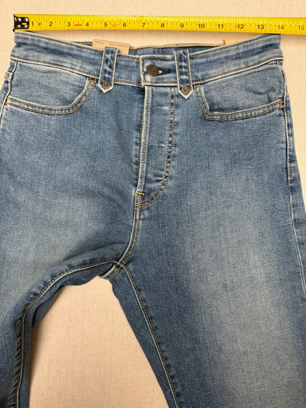 Levis Wedgie Straight
Womens 28
Blue Denim, High Rise, Button Fly Stone Wash - Picture 6 of 9